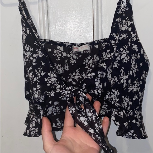 Black Floral Tie Up Tank Top Over Shirt - Picture 2 of 4